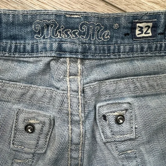 Miss Me Mid Rise Easy Straight Distressed Jeans Size 32 - Picture 7 of 11